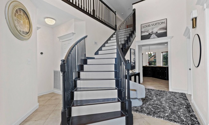 Barker House | Luxe House + Sleeps 8+ SPA like Bathroom + Game Room + Near Chateau Nouvelle