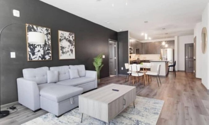 North Raleigh Apartment | Luxe King 2 Bedroom Suite in North Raleigh!