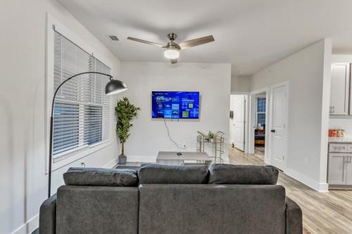 Hayes Apartment | Luxe King 3BR Suite Mins to Downtown Durham