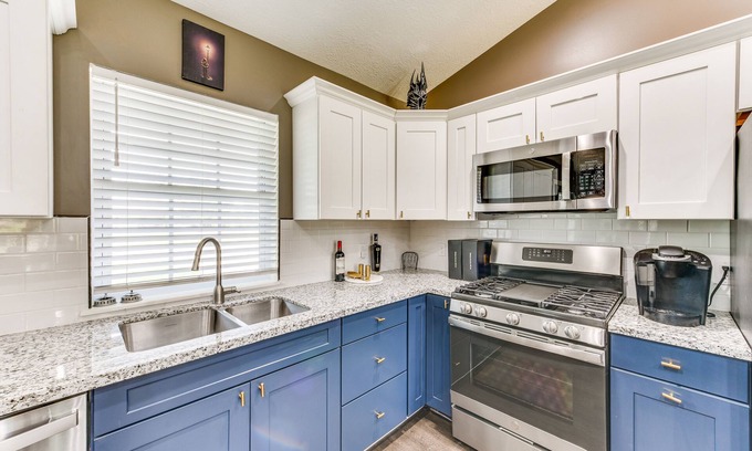 Prien House | Luxe Lake Charles Escape w/Home Theater!