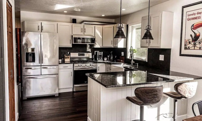 Eagle River House | Luxe Mountainside Chalet - The BEST way to live AKn