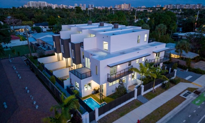Lake Ridge House | Luxe NEW Modern Home Heated Pool