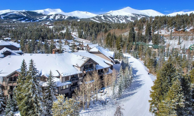 Breckenridge Condo | Luxe Poolside Resort Suite, and Walk to Main Street
