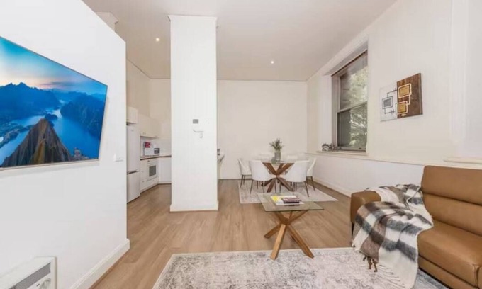 Docklands Apartment | Luxe Resort Apt w Pool Car Park on Spencer
