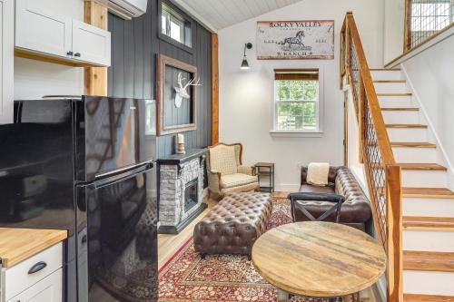 Lebanon Apartment | Luxe Stable Suite Farm Stay in Lebanon!