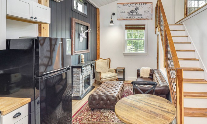 Lebanon Apartment | Luxe Stable Suite: Farm Stay in Lebanon!