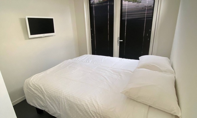 Municipality of Zandvoort Apartment | Luxe Studio met Eigen Parkeergelegenheid in Zandvoort