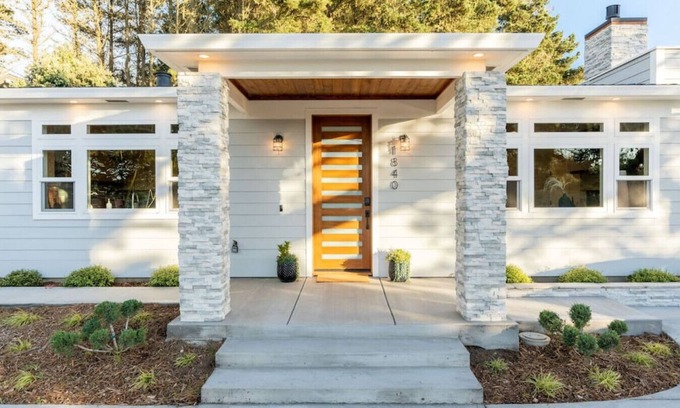Bodega Bay House | Luxe Surf Shack | Rooftop Hot Tub, Games + Near Beach