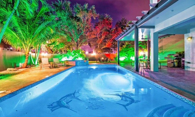 Ludlam Villa | Luxe Villa 5BR I Pool & Jacuzzi | Fire Pit | Piano