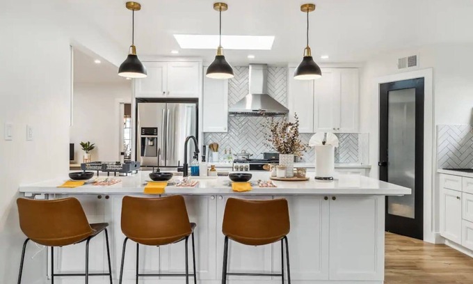 Serra Highlands House | LuxoStays | ! Modern 3B #KING bed #SFO#Family