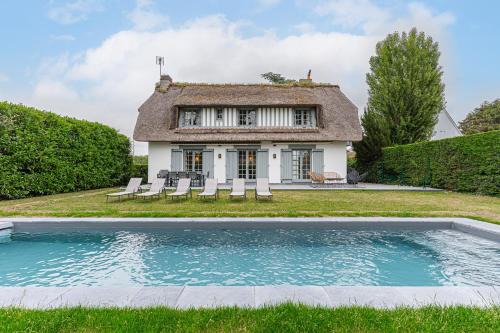 Tourgeville Villa | Luxueuse Chaumière 4 Chambres avec Piscine