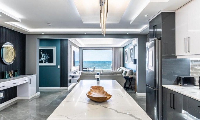 Shaka's Rock Apartment | Luxurious 3 bedroom beach front apartment
