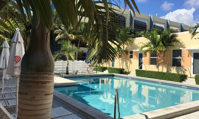 Hollywood Condo | Luxurious 3 Bedroom Villa on the Beautiful Hollywood Boardwalk
