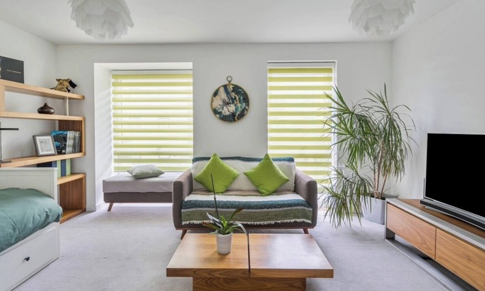 The Wrythe House | Luxurious 3BD Town house with garden