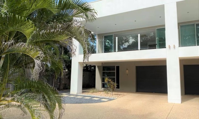 Urangan House | Luxurious 3BR Beachfront Retreat | Stylish Coastal Living Steps from the Sand