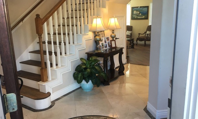 Pearland House | Luxurious 3BR Gated Oasis Near Texas Medical Center, NRG Stadium & Downtown