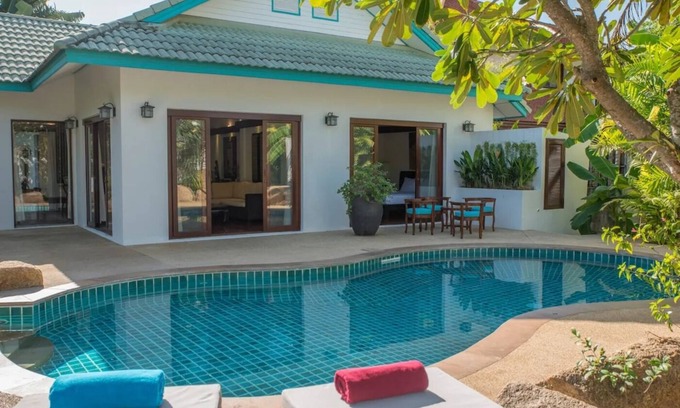 Hua Thanon Villa | Luxurious 4-bedroom villa steps from Hua Thanon Beach with coastal views