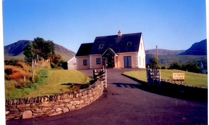 Cloghane Cottage | Luxurious 4 star dormer cottage in Cloghane Dingle Peninsula