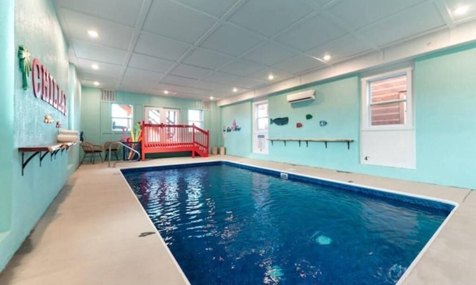 Caton Cabin | Luxurious/Amazing 1 of a Kind Cabin/InCabinHeated Pool/Sauna/Games Sleeps 24