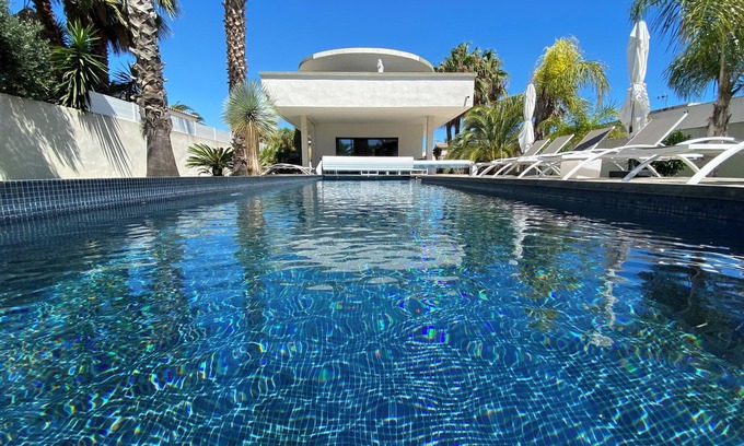 Cap d'Agde Villa | LUXURIOUS BEACH VILLA ON FOOT