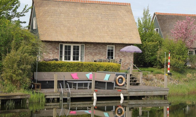 Makkum Cabin | Luxurious Beachvilla+ with a sauna, a bathtub, and a dock at Beach Resort Makkum by the IJsselmeer.