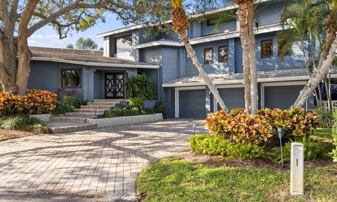 Belleair Beach House | Luxurious Belleair Beach Retreat/Your Ultimate Coastal Escape & Backyard Sunsets