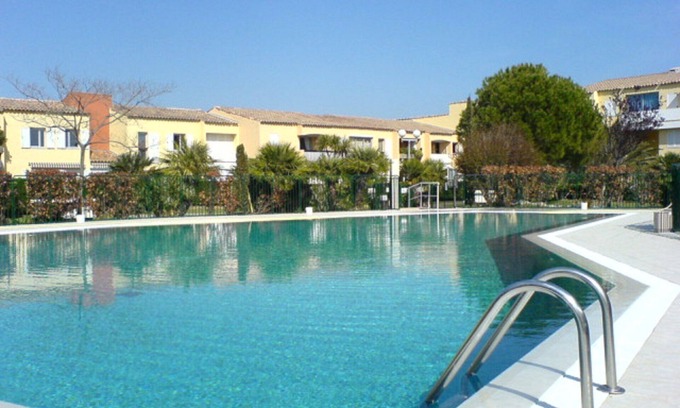 Cassis Apartment | LUXURIOUS CONDO with TERRACE, SWIMMING POOL + PARK + GARAGE & LINEN
