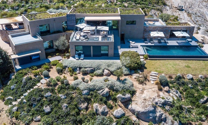 Calvi Villa | Luxurious contemporary villa with exceptional view over the bay of Calvi!