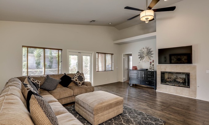 Indio House | Luxurious Country Club Home w/Amenities. Mins to Golf, IW Tennis, Polo, and MORE