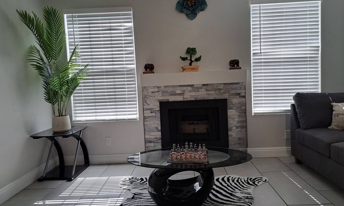 Las Vegas Condo | Luxurious Cozy 2-bedroom condo.