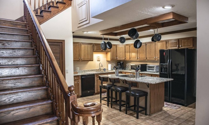 McMinnville House | Luxurious Downtown Townhouse
