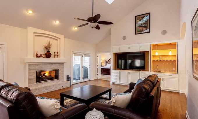 Arapahoe Ridge House | Luxurious High End 4BR Boulder Retreat