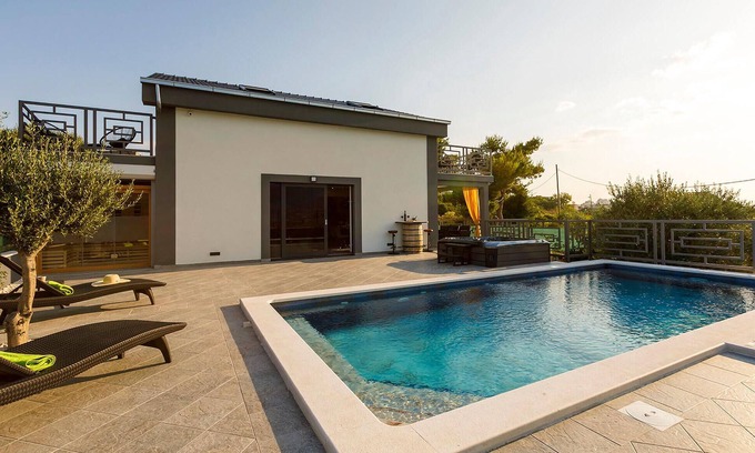 Mejasi House | Luxurious home in Split with sauna