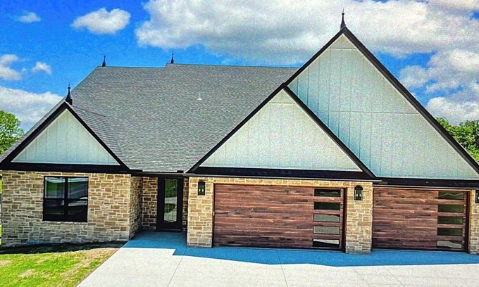 Afton House | Luxurious Lakefront 7-bedroom house on Monkey Island, waterfront, boat slip