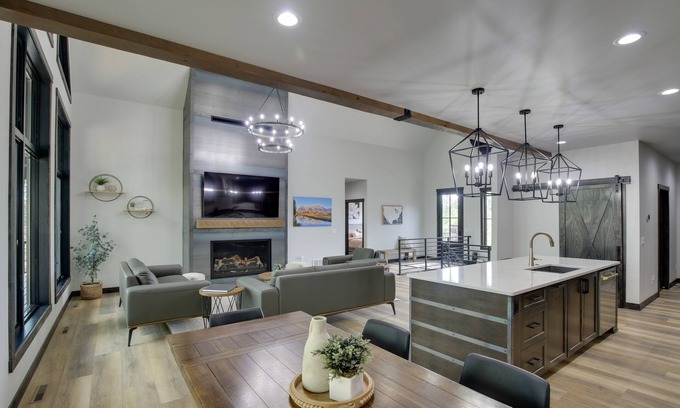 Deadwood House | Luxurious Lead Vacation Rental w/Private Hot Tub!