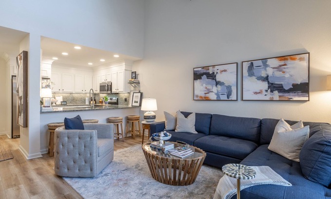 Tallahassee Condo | Luxurious Living, Fully Renovated w/Amenities
