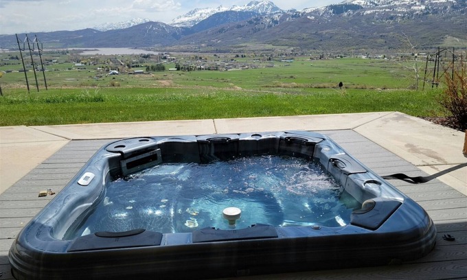 Eden House | Luxurious Mountain Home with 7 BRs private hot tub w amazing views | 7 Bed, 7 Bath