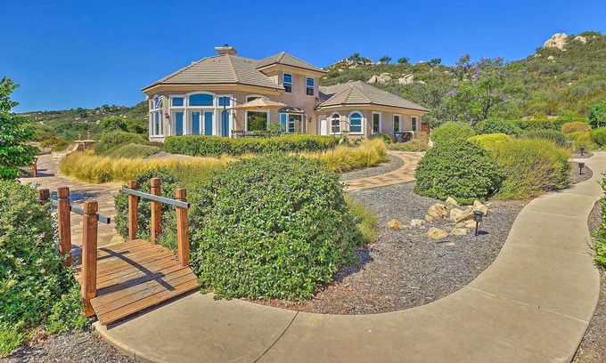 Murrieta House | Luxurious Murrieta Retreat w/ Mountain Views!