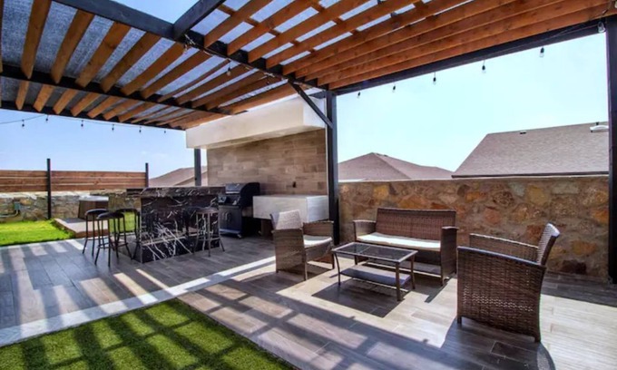 El Paso House | Luxurious NEW 3Bedroom Home w/Hot tub & Cozy Patio