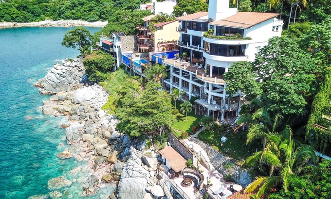 Mismaloya Villa | Luxurious Ocean Front Estate, 10 BRs, Chef, Full Gym, Pool, Elevator, Concierge
