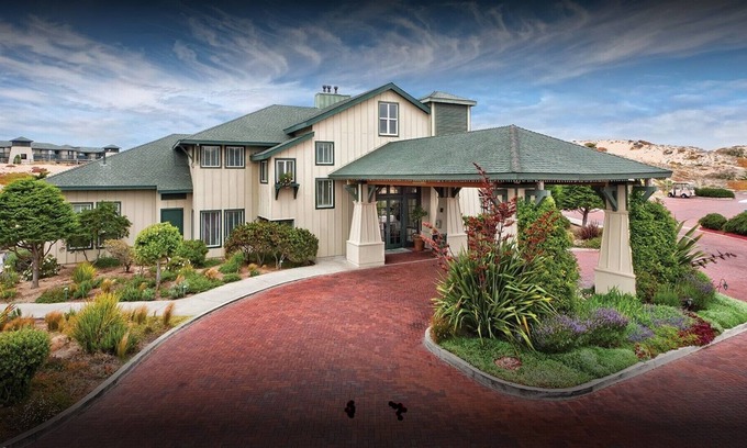 Marina Condo | Luxurious Ocean Front Resort with Great Amenities