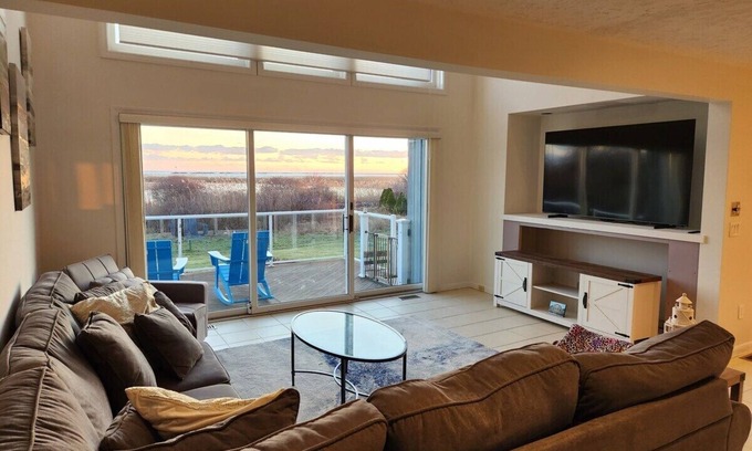 Point Judith House | Luxurious Oceanfront Beach Home!