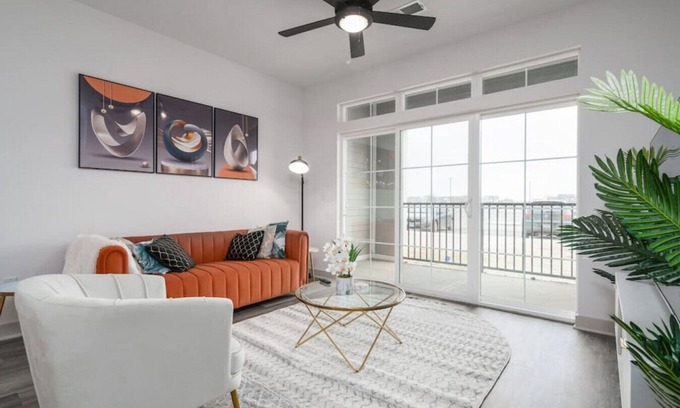 Whitestown Apartment | Luxurious One Bedroom Whitestown