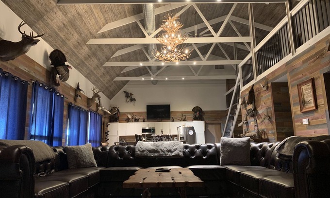 Girard Cabin | Luxurious Otter Pointe