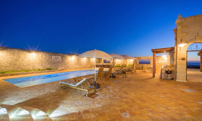 Menfi Villa | Luxurious renovated feud, sea view, heated pool, outdoor Jacuzzi