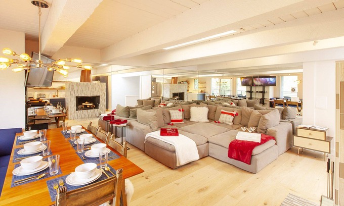 Aspen House | Luxurious Riverfront Modern Mountain Townhouse, Downtown Aspen - walk everywhere
