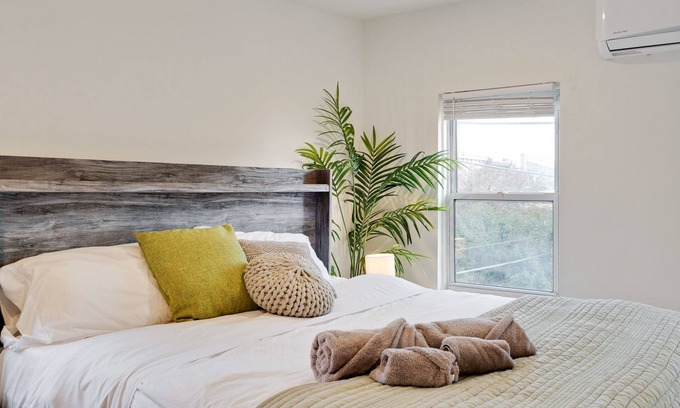 Kensington Apartment | Luxurious romantic suite w/King Bed, Center City, Fitshtown, Couples, Free WIFI