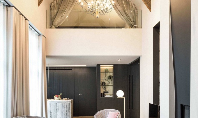 Wilde Zee Apartment | Luxurious royal duplex suite with atrium views