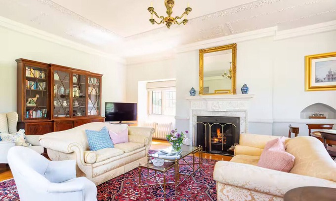 Winterbourne Stoke House | Luxurious Stonehenge Stay Manor Estate Salisbury