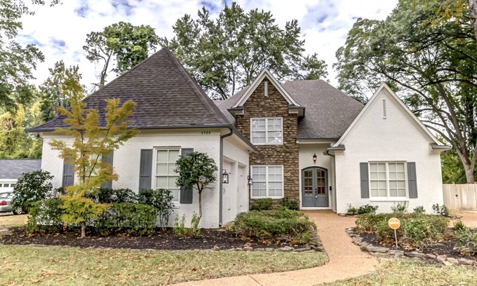 East Memphis House | Luxurious, Spacious Memphis Home - Theatre/Game Room, Patios